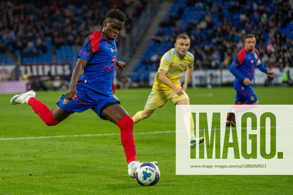 BASEL, SWITZERLAND, OCTOBER 24: Metinho of Basel controls the ball during the Swiss Super League match between FC Basel 1893 and Grasshopper Club Zurich at St. Jakob Park on September 20, 2026, in Basel, Switzerland