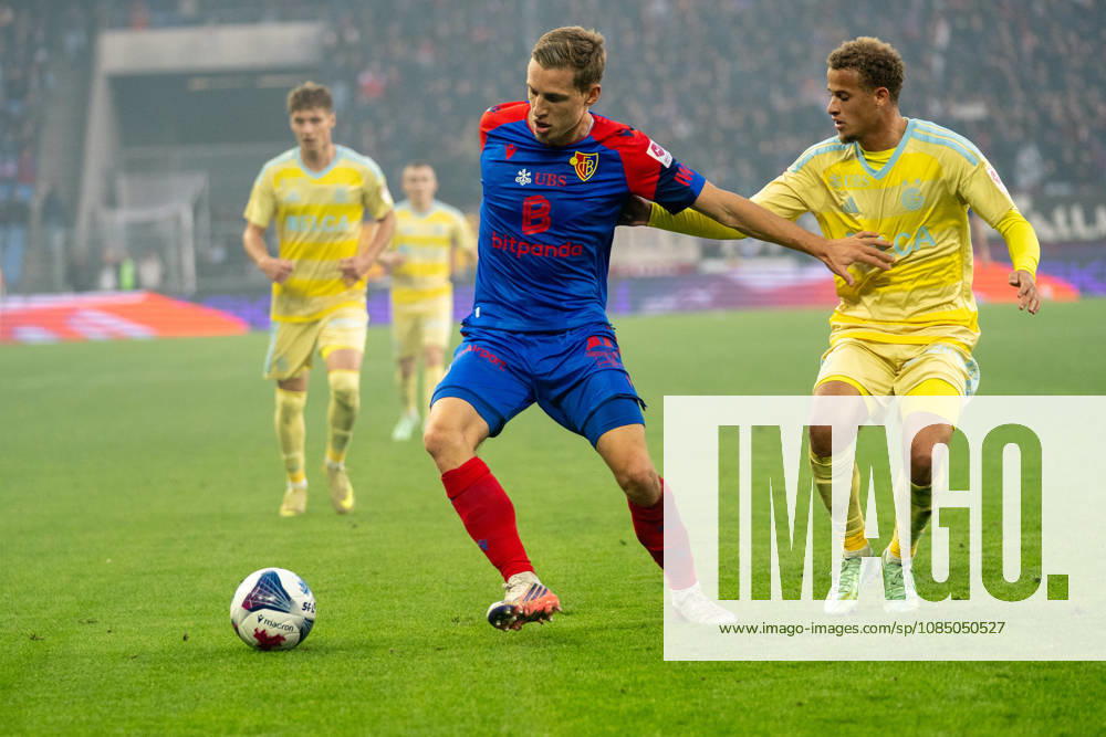 BASEL, SWITZERLAND OCTOBER 24 Becir Omeragic of Basel (L) controls the ball against Kenzo Goudmijn of Grasshoppers (R) during the Swiss Super League match between FC Basel 1893 and Grasshopper Club Zurich at St. Jakob Park on September 20, 2026, in Basel, Switzerland