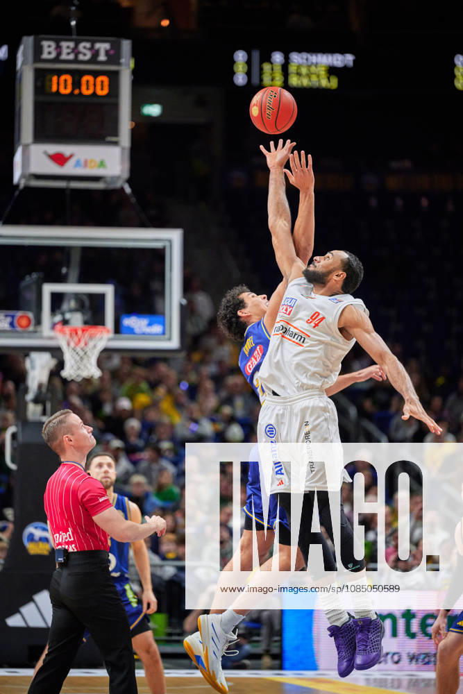Tip-off, GER, ALBA Berlin vs. ratiopharm Ulm, Men s Basketball, easy Credit BBL, 2026–27 Season, Matchday 6, October 25, 2026, GER, ALBA Berlin vs. ratiopharm Ulm, Men’s Basketball, easyCredit BBL, 2026–27 Season, Matchday 6, October 25, 2026, Berlin