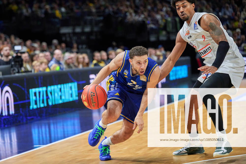 Jordan Ford, ALBA Berlin, 03; Ibi Watson, Ratiopharm Ulm, 02; GER, ALBA Berlin vs. Ratiopharm Ulm, Men s Basketball, easy Credit BBL, 2026–27 Season, Matchday 6, October 25, 2026 GER, ALBA Berlin vs. ratiopharm Ulm, Men s Basketball, easyCredit BBL, 2026–27 Season, Matchday 6, October 25, 2026 Berlin