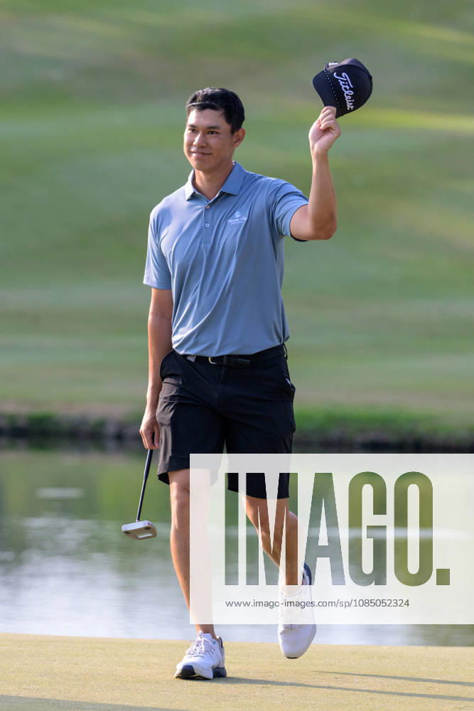Hong Kong Golfer Matthew Cheung takes 2nd place and acknowledges the crowd support coming up the 18th green. Hong Kong,China:25 Oct,2026. John CATLIN . Hong Kong Open Golf Final Round,Hong Kong,China - ZUMAr144 20261025_zap_r144_007