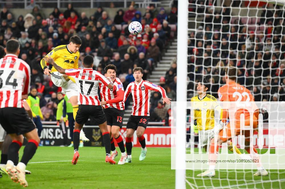 Jaka Bijol of Leeds United aims a header towards goal Sunderland v Leeds United, Premier League, Football, Stadium of Light, Sunderland, Tyne & Wear, UK - 25 Oct 2026Sunderland Stadium of Light Tyne & Wear United Kingdom