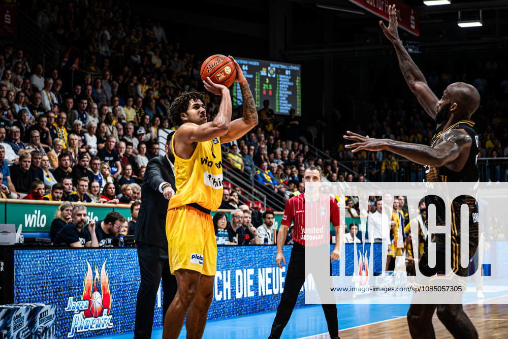EasyCredit BBL Phoenix Hagen vs. Basketball Löwen Braunschweig, Hagen, October 25, 2026, Ischelandhalle, Hagen: Marvin Omonigho Omuvwie, 11, Phoenix Hagen, PF, attempting a three-pointer; easyCredit BBL Phoenix Hagen vs. Basketball Löwen Braunschweig, Hagen, October 25, 2026, Ischelandhalle, Hagen