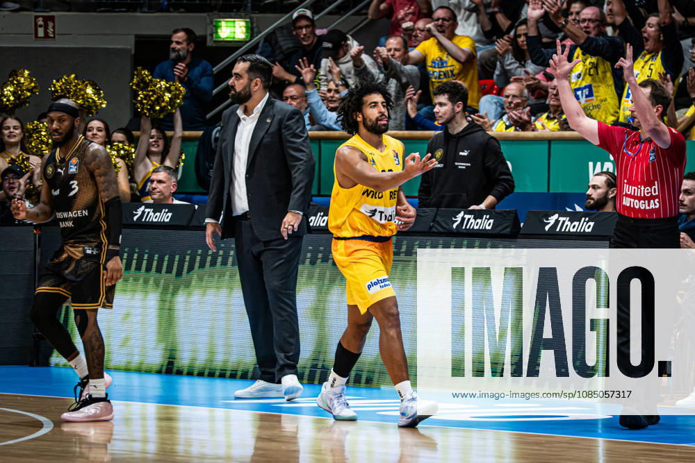 EasyCredit BBL Phoenix Hagen vs. Basketball Löwen Braunschweig, Hagen, October 25, 2026, Ischelandhalle, Hagen: Trenton Gibson 33, Phoenix Hagen, SG with a successful three-pointer; easyCredit BBL Phoenix Hagen vs. Basketball Löwen Braunschweig, Hagen, October 25, 2026, Ischelandhalle, Hagen
