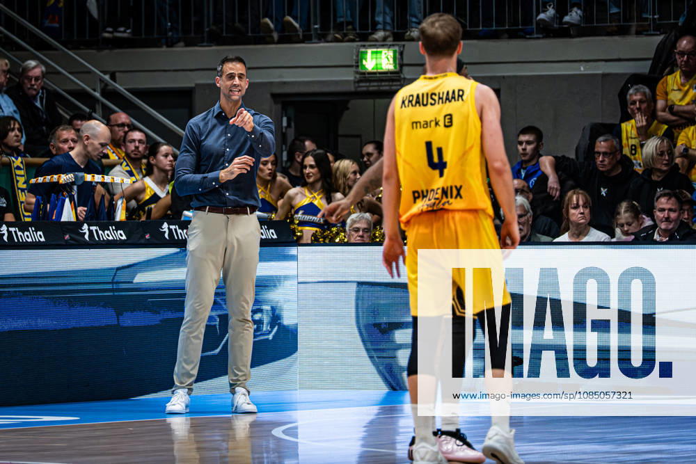EasyCredit BBL Phoenix Hagen vs. Basketball Löwen Braunschweig, Hagen, October 25, 2026, Ischelandhalle Hagen Chris Harris, Phoenix Hagen Coach, easyCredit BBL Phoenix Hagen vs. Basketball Löwen Braunschweig, Hagen, October 25, 2026, Ischelandhalle Hagen