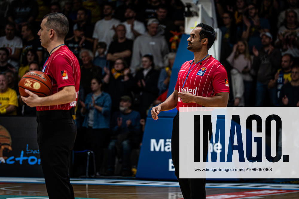 EasyCredit BBL Phoenix Hagen vs. Basketball Löwen Braunschweig, Hagen, October 25, 2026, Ischelandhalle Hagen—Referees Pinktober jerseys—easyCredit BBL Phoenix Hagen vs. Basketball Löwen Braunschweig, Hagen, October 25, 2026, Ischelandhalle Hagen