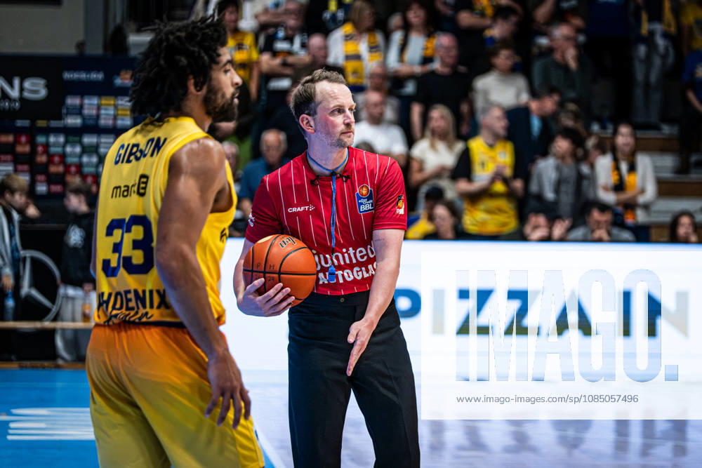 EasyCredit BBL Phoenix Hagen vs. Basketball Löwen Braunschweig, Hagen, October 25, 2026, Ischelandhalle Hagen Referees in Pinktober jerseys easyCredit BBL Phoenix Hagen vs. Basketball Löwen Braunschweig, Hagen, October 25, 2026, Ischelandhalle Hagen