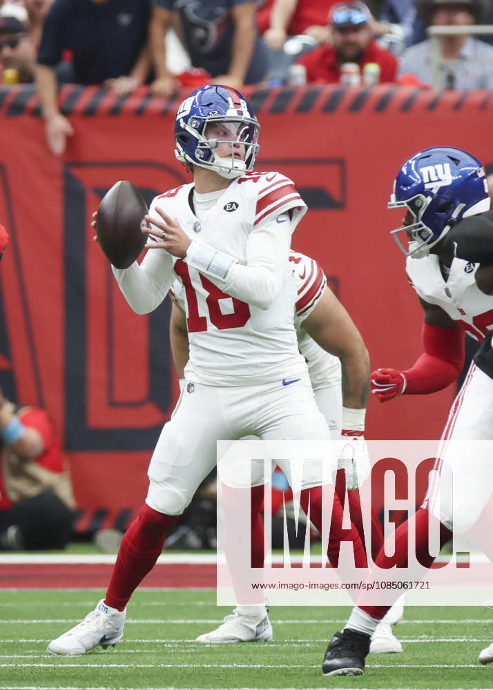 HOUSTON, TX - OCTOBER 25: New York Giants quarterback J.J. McCarthy (18) prepares to throw for a pass in the first quarter during the NFL, American Football Herren, USA game between the New York Giants and Houston Texans on October 25, 2026 at Reliant Stadium in Houston, Texas. (Photo by Leslie Plaza Johnson Icon Sportswire) NFL: OCT 25 Giants at Texans Icon261025007