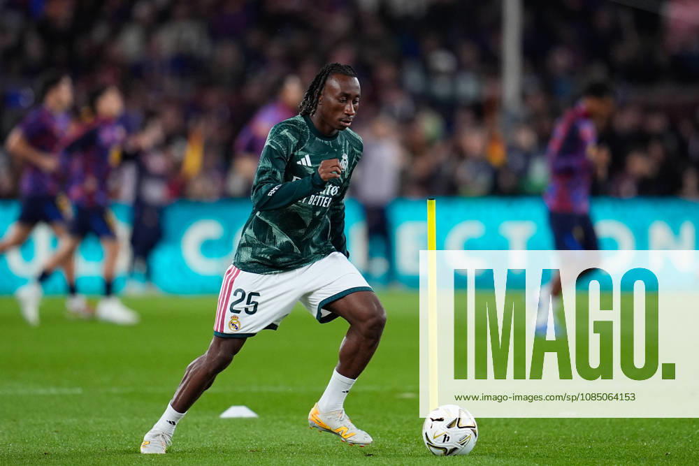 Yan Diomande of Real Madrid warms up during the Spanish League, LaLiga EA Sports, football match between FC Barcelona, Barca and Real Madrid CF at Spotify Camp Nou on October 25, 2026, in Barcelona, Spain. FC Barcelona V Real Madrid CF - LaLiga EA Sports - ZUMAa181 20261025_zaa_a181_181
