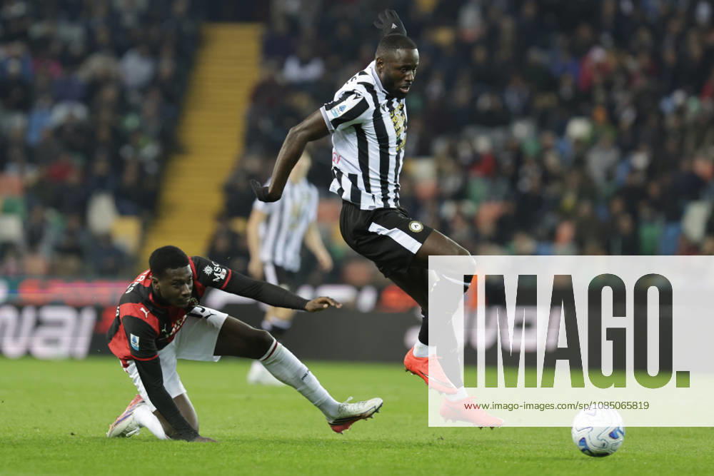 IPA90181599 - AC Milan s Sankhoun Diawara in action against Udinese s Keinan Davis during the Serie A Enilive soccer match between Udinese and Milan at the Bluenergy Stadium in northeastern Italy on October 25, 2026.