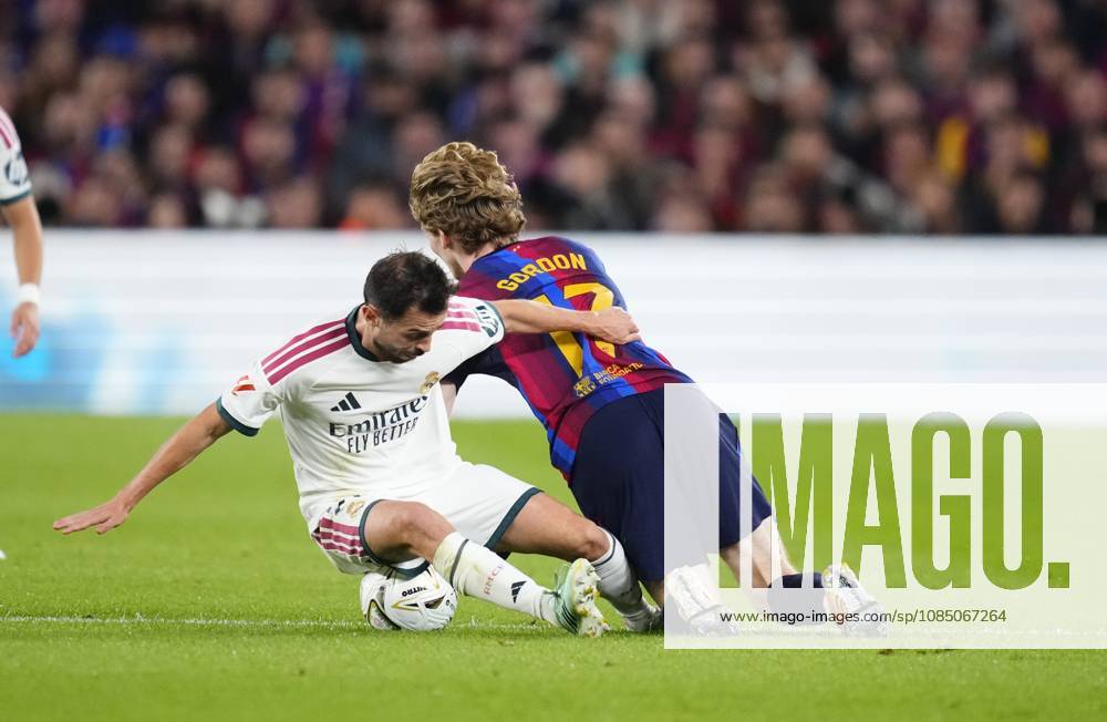 FC Barcelona, Barca v Real Madrid - LaLiga BARCELONA, SPAIN - OCTOBER 25: Anthony Gordon (R) of Barcelona in action during the LaLiga EA Sports 2026 27 match between FC Barcelona and Real Madrid at Spotify Camp Nou on October 25, 2026 in Barcelona, Spain. Jose Hernandez Anadolu Barcelona Spain. Editorial use only. Please get in touch for any other usage.