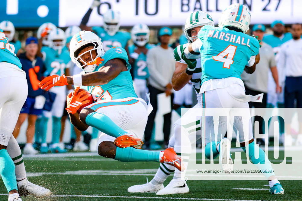 EAST RUTHERFORD, NJ - OCTOBER 25: JuJu Brents 8 of the Miami Dolphins in action during the second half of the National Football League game between the Miami Dolphins and the New York Jets on October 25, 2026 at MetLife Stadium in East Rutherford, NJ. (Photo by Joshua Sarner Icon Sportswire) NFL, American Football Herren, USA OCT 25 Dolphins at Jets Icon261025009