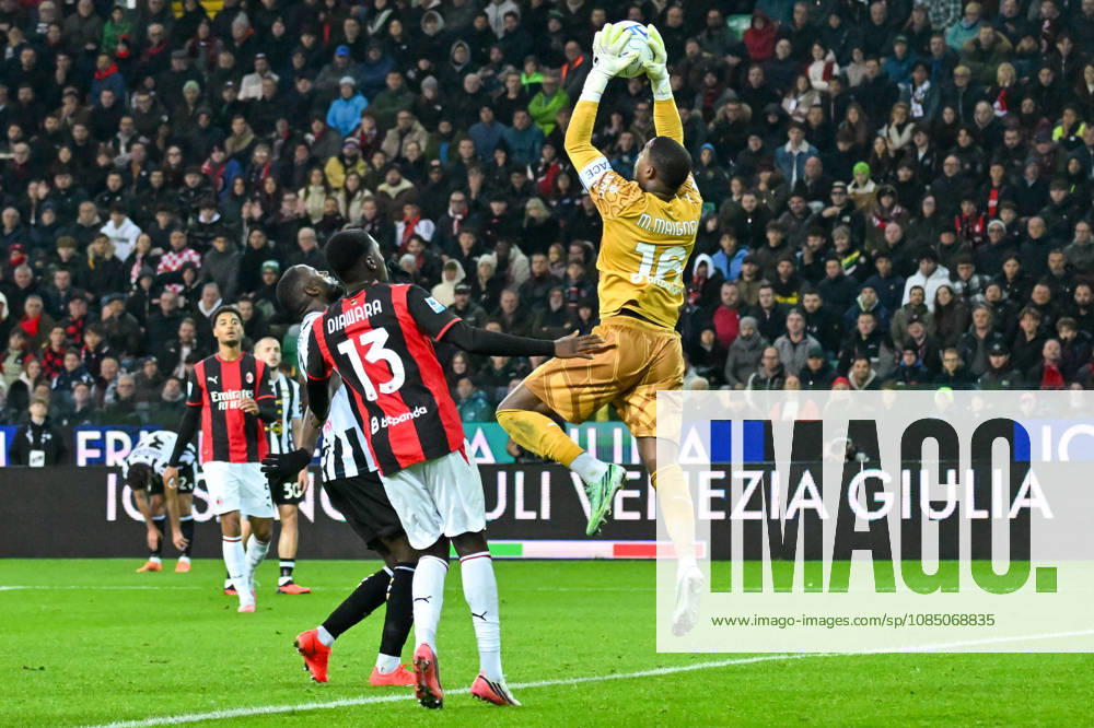 IPA90182892 - Milan s Mike Maignan makes a save during the Udinese Calcio vs. AC Milan Italian Serie A soccer match in Udine, Italy, on October 25, 2026