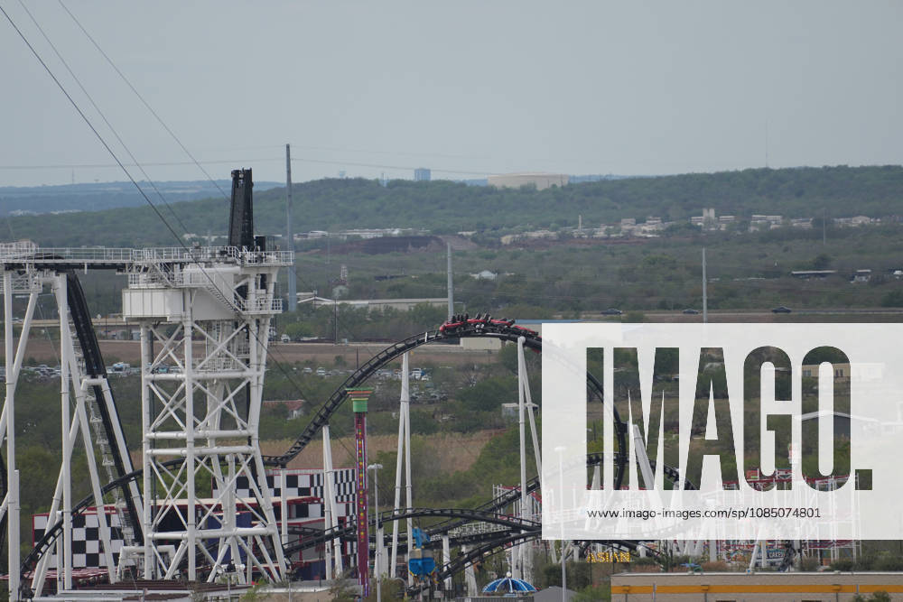 Circuit of The Americas, Austin, 2026 FORMULA 1 MSC CRUISES UNITED STATES GRAND PRIX, People riding the roller coaster during the race. Photo by Hasan Bratic, DeFodi Images