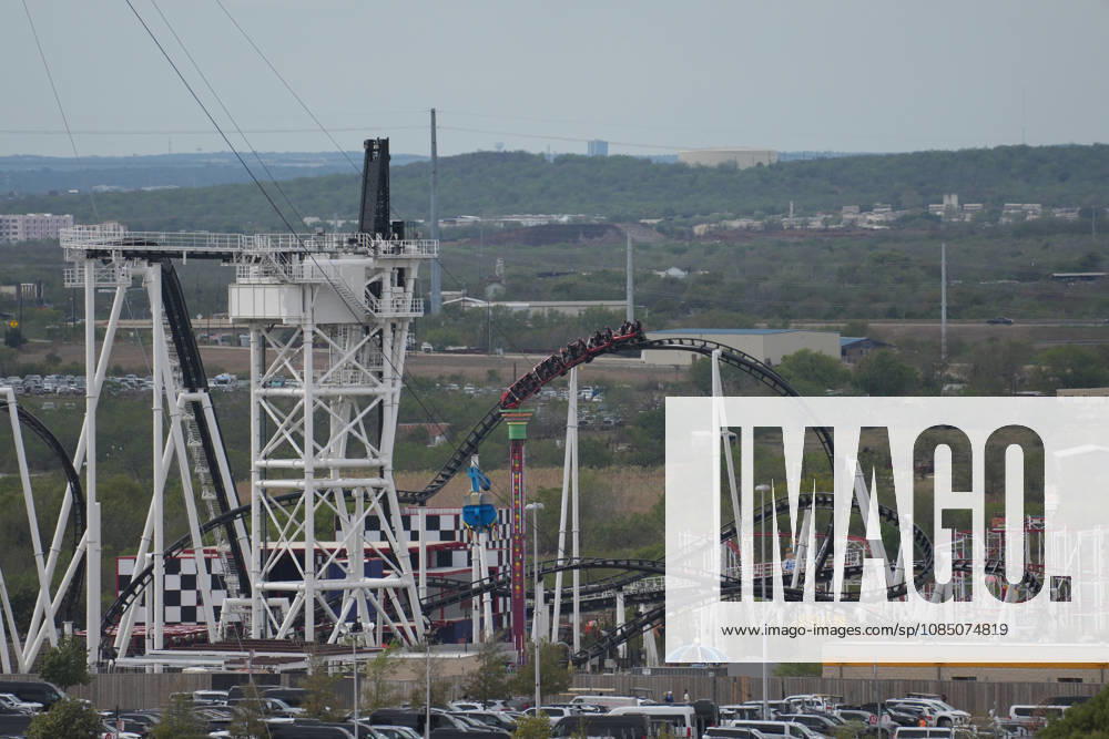 Circuit of The Americas, Austin, 2026 FORMULA 1 MSC CRUISES UNITED STATES GRAND PRIX, People riding the roller coaster during the race. Photo by Hasan Bratic, DeFodi Images