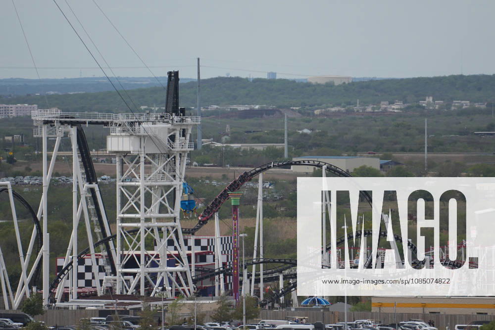 Circuit of The Americas, Austin, 2026 FORMULA 1 MSC CRUISES UNITED STATES GRAND PRIX, People riding the roller coaster during the race. Photo by Hasan Bratic, DeFodi Images