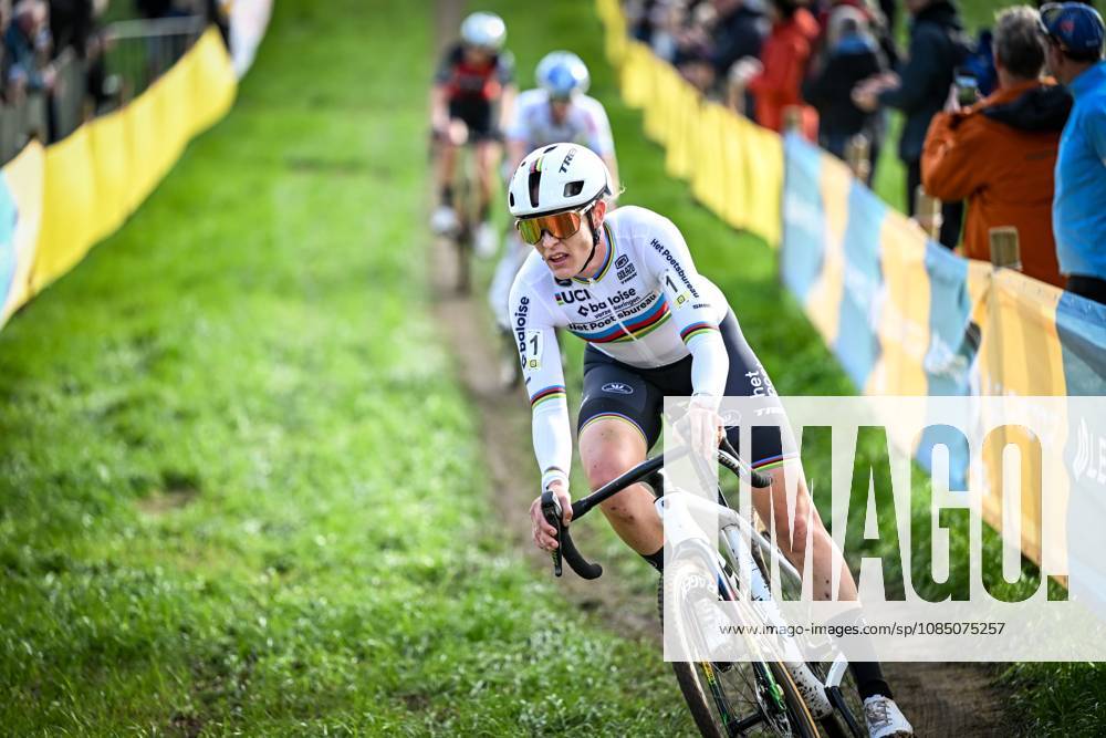 Netherlands Lucinda Brand pictured in action during the women s elite race of the Superprestige Overijse cyclocross cycling event, Sunday 25 October 2026 in Overijse, the first race of the Superprestige competition. DAVIDxPINTENS x191047923x