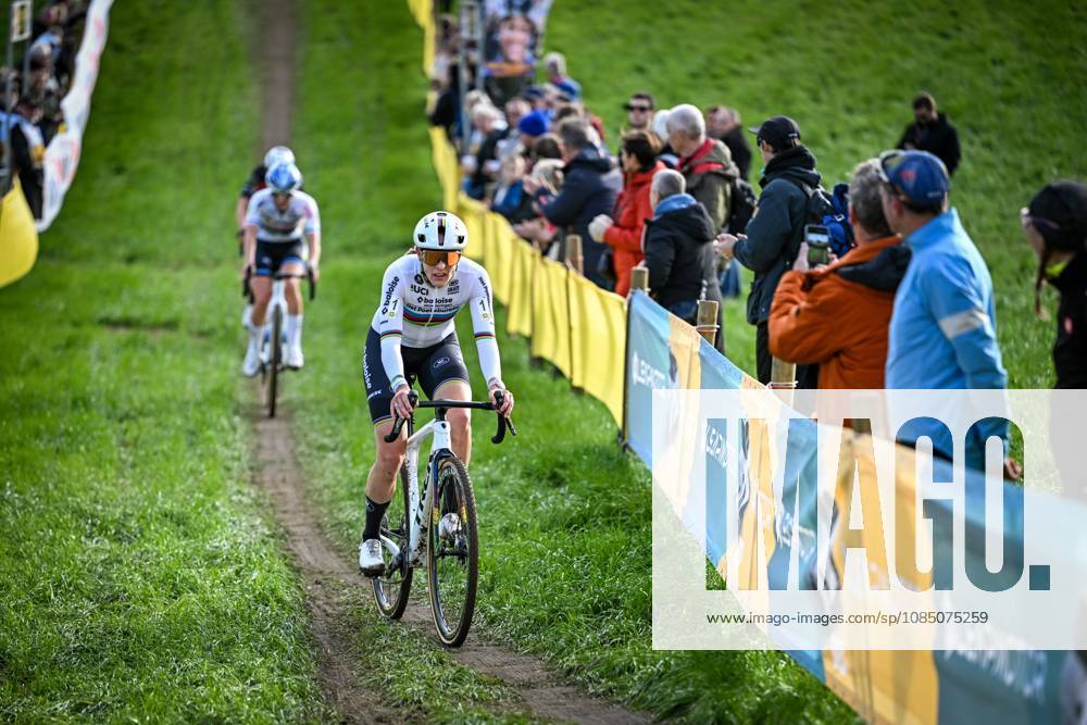 Netherlands Lucinda Brand pictured in action during the women s elite race of the Superprestige Overijse cyclocross cycling event, Sunday 25 October 2026 in Overijse, the first race of the Superprestige competition. DAVIDxPINTENS x191047930x