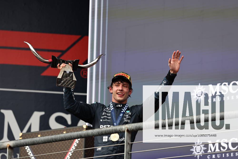 Andrea Kimi Antonelli from Italy, celebrates with the trophy during United States Grand Prix - Austin - Sunday - Race at Circuit of the Americas (COTA) in Austin. Italy Sports - October 25, 2026 - ZUMAm313 20261025_zsp_m313_314
