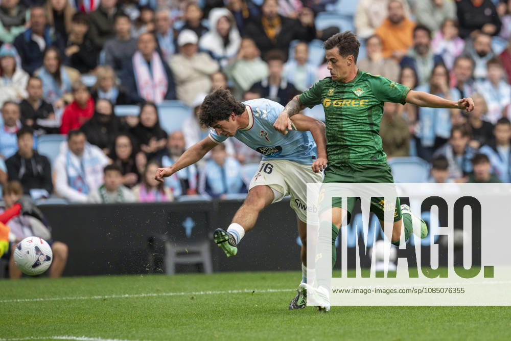 R C Celta vs. Real Betis, La Liga EA Sports,Matchday 10: Hugo Gonzalez of Real Club Celta battles Dani Ceballos for the ball during Matchday 10 of La Liga EA Sports: R.C. Celta vs. Real Betis on October 25, 2026, at Abanca Balaidos Stadium in Vigo, Pontevedra, Spain