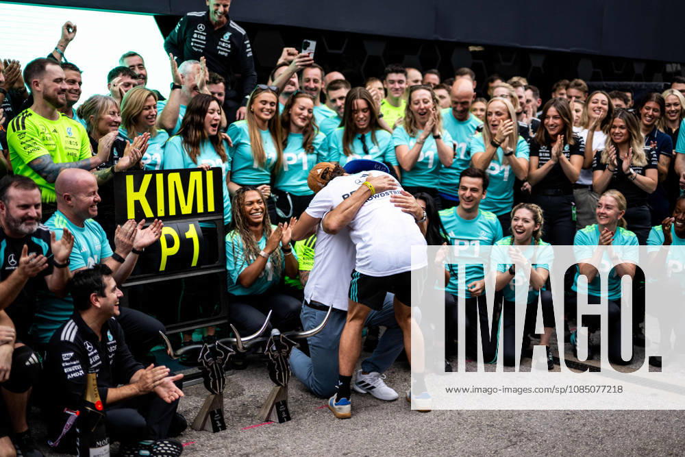 F1 - UNITED STATES GRAND PRIX 2026 KIMI ANTONELLI Andrea (ita), Mercedes AMG F1 Team W16, portrait celebrates victory with Mercedes AMG F1 Team during the 2026 Formula 1 United States Grand Prix, 18th round of the 2026 Formula One World Championship, WM, Weltmeisterschaft from October 23 to 25, 2026 on the Circuit of the America, in Austin, Texas, United States of America - AustinUnited States