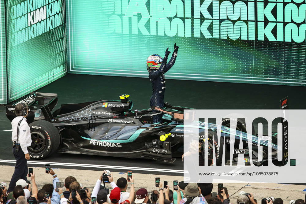 F1 - UNITED STATES GRAND PRIX 2026 KIMI ANTONELLI Andrea (ita), Mercedes AMG F1 Team W17, portrait celebration victory during the 2026 Formula 1 United States Grand Prix, 18th round of the 2026 Formula One World Championship, WM, Weltmeisterschaft from October 23 to 25, 2026 on the Circuit of the America, in Austin, Texas, United States of America - AustinUnited States