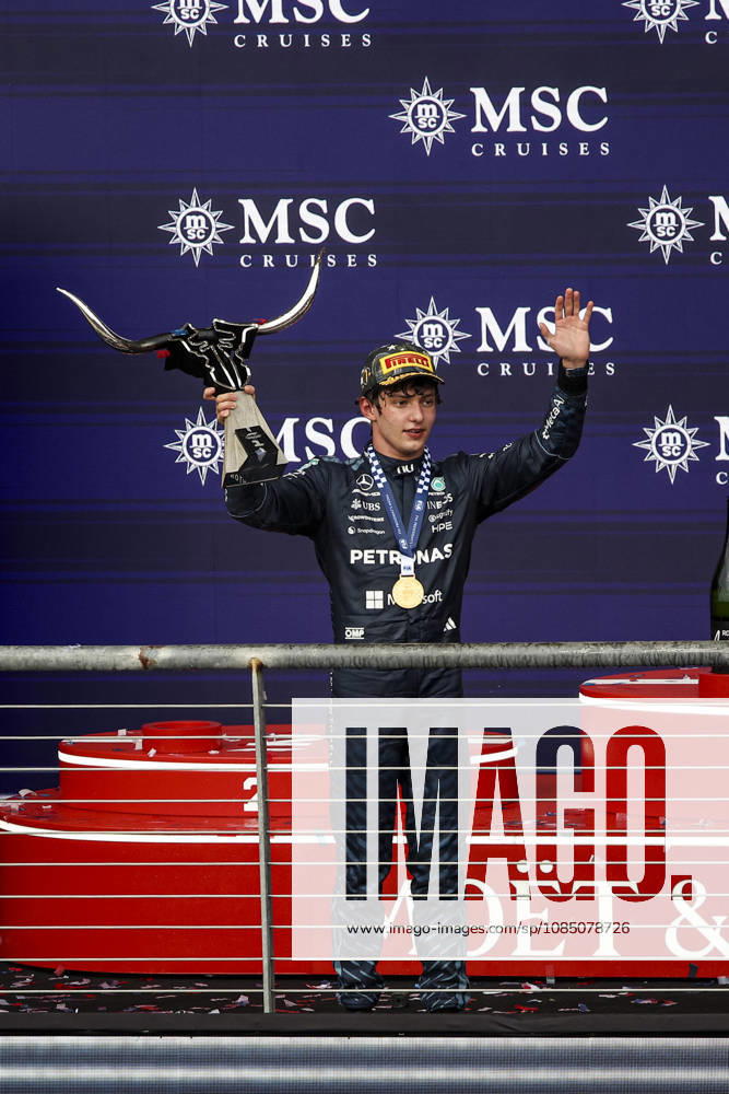 F1 - UNITED STATES GRAND PRIX 2026 KIMI ANTONELLI Andrea (ita), Mercedes AMG F1 Team W17, portrait podium celebration moet during the 2026 Formula 1 United States Grand Prix, 18th round of the 2026 Formula One World Championship, WM, Weltmeisterschaft from October 23 to 25, 2026 on the Circuit of the America, in Austin, Texas, United States of America - AustinUnited States