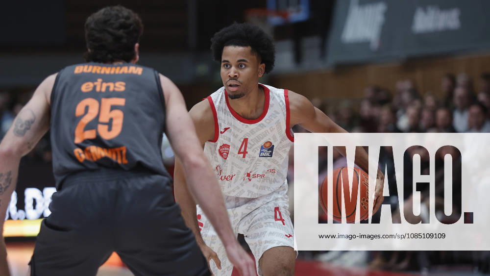 Pictured from left: Ben Burnham of the NINERS Chemnitz, 25, against Sam Griffin of the Würzburg Baskets, 4, with the ball on October 26, 2026,Fitness First Würzburg Baskets vs. NINERS Chemnitz, easyCredit BBL, Matchday 6, Germany, 97072, tectake Arena Würzburg,