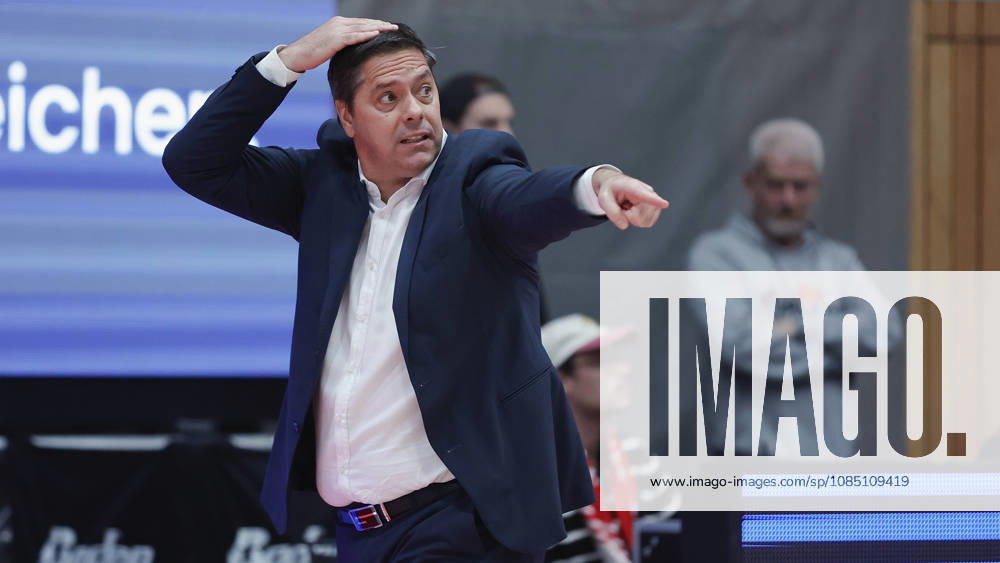 Pictured: Head Coach Sasa Filipovski giving instructions. Würzburg Baskets, October 26, 2026; Fitness First Würzburg Baskets vs. NINERS Chemnitz, easyCredit BBL, Matchday 6, Germany, 97072, tectake Arena Würzburg,