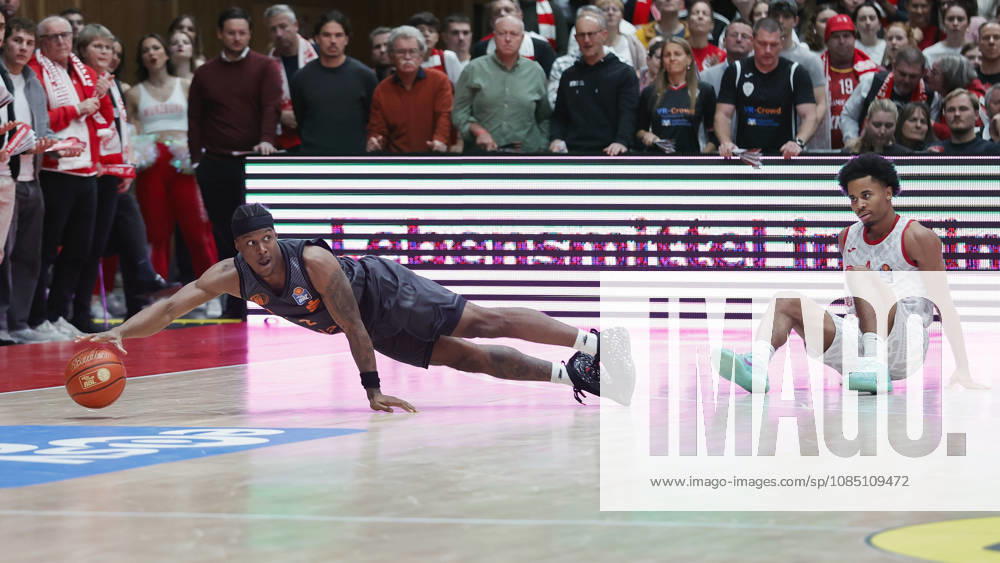 In the photo, from left: Stefan Smith of the NINERS Chemnitz steals the ball from Sam Griffin of the Würzburg Baskets, 4 26 10 2026,Fitness First Würzburg Baskets vs. NINERS Chemnitz, easyCredit BBL, Matchday 6, Germany, 97072, tectake Arena Würzburg,