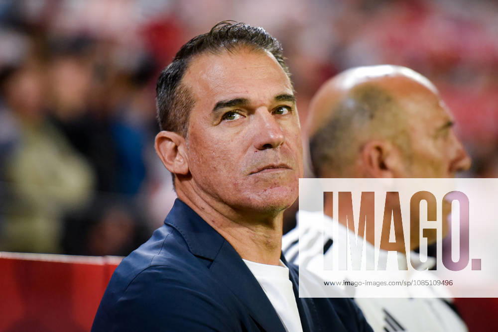 ESP LaLiga EA Sports Sevilla FC vs. Osasuna Luis Garcia Plaza, coach of Sevilla, during the LaLiga EA Sports match between Sevilla FC and Osasuna, played at the Ramón Sánchez Pizjuán Stadium in Seville on October 26, 2026, in Spain. Spanish Soccer