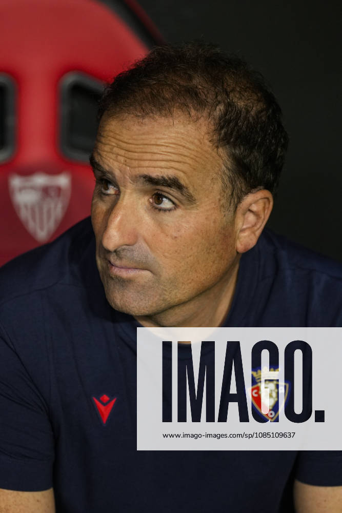 Jagoba Arrasate, head coach of CA Osasuna, looks on during the Spanish league, LaLiga EA Sports, football match played between Sevilla FC and CA Osasuna at Ramon Sanchez-Pizjuan stadium on October 26, 2026, in Sevilla, Spain. Sevilla Spain - ZUMAa181 20261026_zaa_a181_036