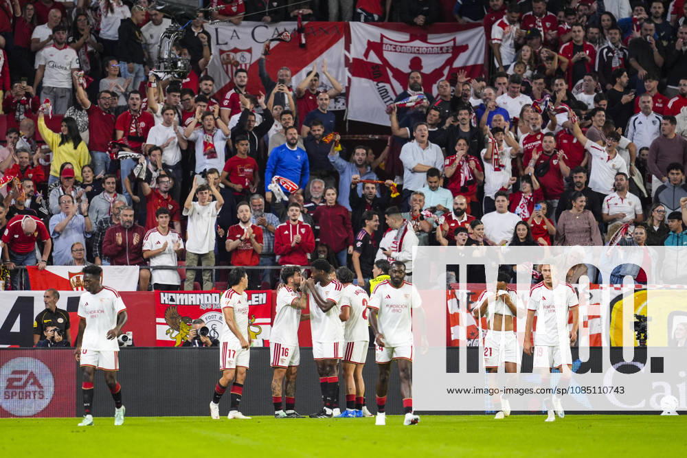 Isaac Romero of Sevilla FC celebrates after scoring his team s first goal with teammates during the Spanish league, LaLiga EA Sports, football match played between Sevilla FC and CA Osasuna at Ramon Sanchez-Pizjuan stadium on October 26, 2026, in Sevilla, Spain. Sevilla Spain - ZUMAa181 20261026_zaa_a181_056