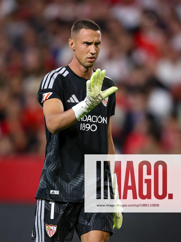 Sevilla FC v Club Atletico Osasuna- LaLiga EA Sports SEVILLA, SPAIN - OCTOBER 26: Odysseas Vlachodimos of Sevilla FC gesture during the LaLiga EA Sports 2026 27 match between Sevilla FC and Club Atletico Osasuna at Ramon Sanchez Pizjuan Stadium on October 26, 2026 in Sevilla, Spain. (Photo by Rafael Roman Photo Players Images Magara Press) Sevilla Ramon Sanchez Pizjuan Stadium Spain