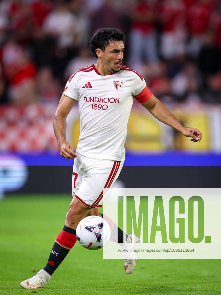 Sevilla FC v Club Atletico Osasuna- LaLiga EA Sports SEVILLA, SPAIN - OCTOBER 26: Alfon Gonzalez of Sevilla FC in action during the LaLiga EA Sports 2026 27 match between Sevilla FC and Club Atletico Osasuna at Ramon Sanchez Pizjuan Stadium on October 26, 2026 in Sevilla, Spain. (Photo by Rafael Roman Photo Players Images Magara Press) Sevilla Ramon Sanchez Pizjuan Stadium Spain