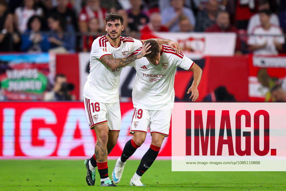 Sevilla FC v Club Atletico Osasuna- LaLiga EA Sports SEVILLA, SPAIN - OCTOBER 26: Isaac Romero of Sevilla FC celebrates after scoring his team s first goal during the LaLiga EA Sports 2026 27 match between Sevilla FC and Club Atletico Osasuna at Ramon Sanchez Pizjuan Stadium on October 26, 2026 in Sevilla, Spain. (Photo by Rafael Roman Photo Players Images Magara Press) Sevilla Ramon Sanchez Pizjuan Stadium Spain