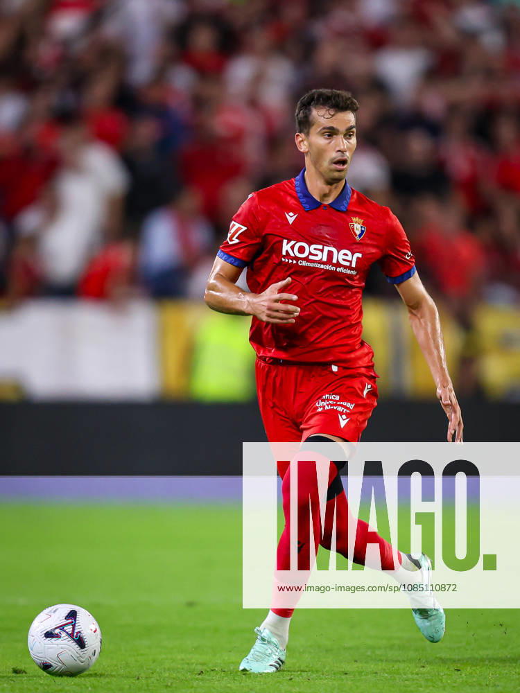 Sevilla FC v Club Atletico Osasuna- LaLiga EA Sports SEVILLA, SPAIN - OCTOBER 26: Lucas Torro of CA Osasuna runs with the ball during the LaLiga EA Sports 2026 27 match between Sevilla FC and Club Atletico Osasuna at Ramon Sanchez Pizjuan Stadium on October 26, 2026 in Sevilla, Spain. (Photo by Rafael Roman Photo Players Images Magara Press) Sevilla Ramon Sanchez Pizjuan Stadium Spain