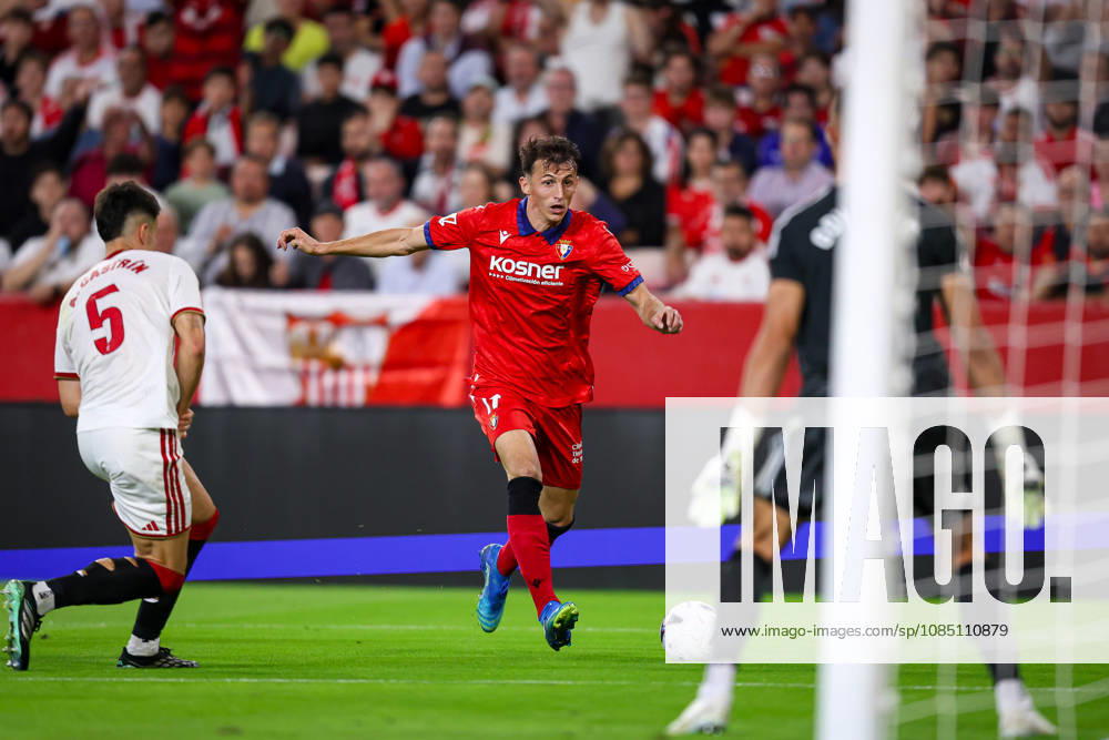 Sevilla FC v Club Atletico Osasuna- LaLiga EA Sports SEVILLA, SPAIN - OCTOBER 26: Ante Budimir of CA Osasuna in action during the LaLiga EA Sports 2026 27 match between Sevilla FC and Club Atletico Osasuna at Ramon Sanchez Pizjuan Stadium on October 26, 2026 in Sevilla, Spain. (Photo by Rafael Roman Photo Players Images Magara Press) Sevilla Ramon Sanchez Pizjuan Stadium Spain