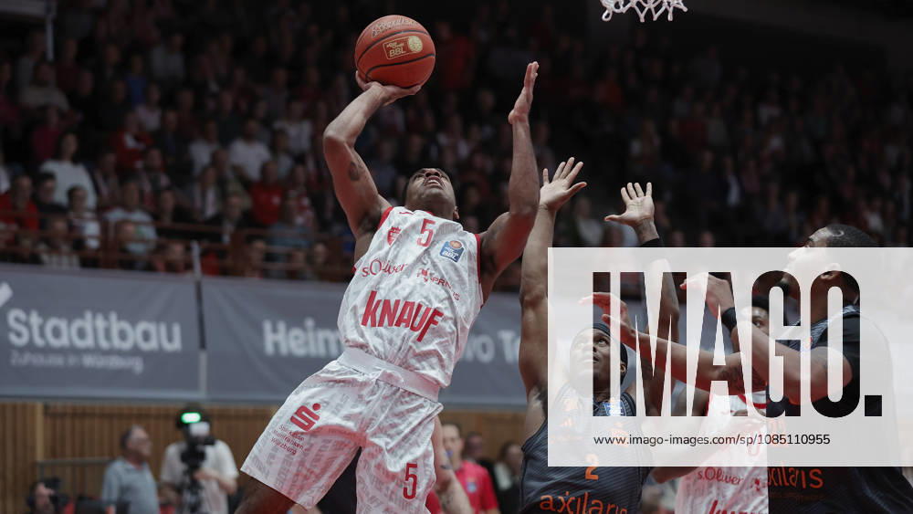 Pictured from left: Kenny Dye of the Würzburg Baskets, No. 5, making a layup against Stefan Smith of the NINERS Chemnitz, No. 2, and Nighael Ceaser of the NINERS Chemnitz, No. 22 (26 10 2026),Fitness First Würzburg Baskets vs. NINERS Chemnitz, easyCredit BBL, Matchday 6, Germany, 97072, tectake Arena Würzburg,