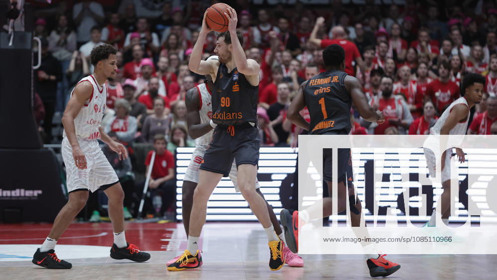 Pictured from left: Brandon Tischler (Wuerzburg Baskets), 8; Jannis von Seckendorff (NINERS Chemnitz), 90, with the ball; and Phlandrous Fleming Jr. (NINERS Chemnitz), 1 26 10 2026,Fitness First Würzburg Baskets vs. NINERS Chemnitz, easyCredit BBL, Matchday 6, Germany, 97072, tectake Arena Würzburg,