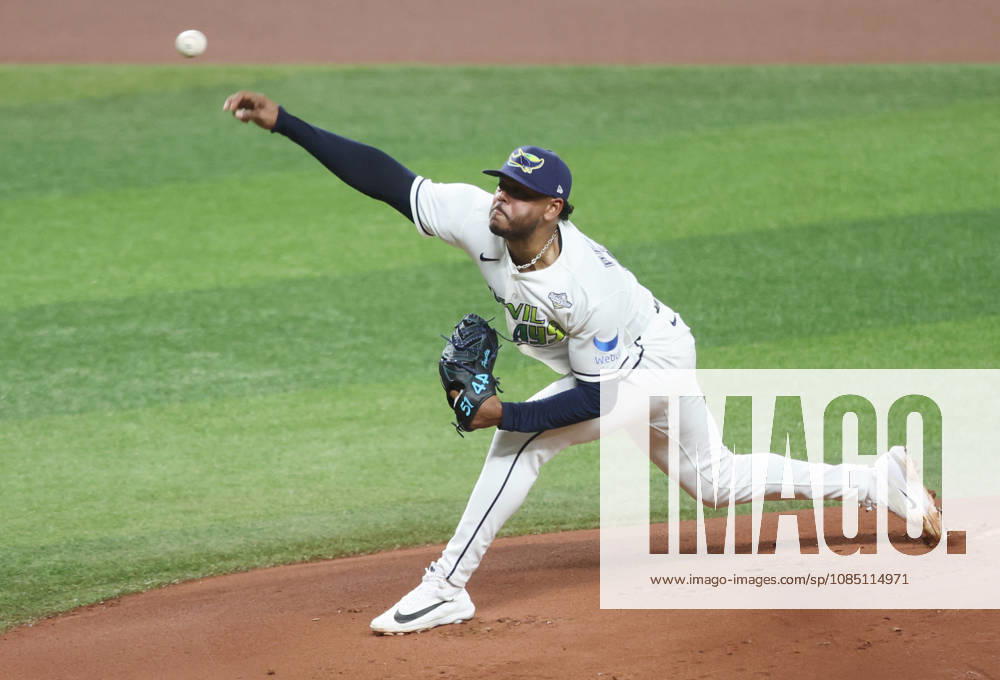 Tampa Bay Rays starting pitcher Freddy Peralta (51) throws against the Milwaukee Brewers in the first inning during game three of the 2026 MLB, Baseball Herren, USA World Series at Tropicana Field in St Petersburg, Florida, on Monday, October 26, 2026. TPB20261026711 AARONxJOSEFCZYK