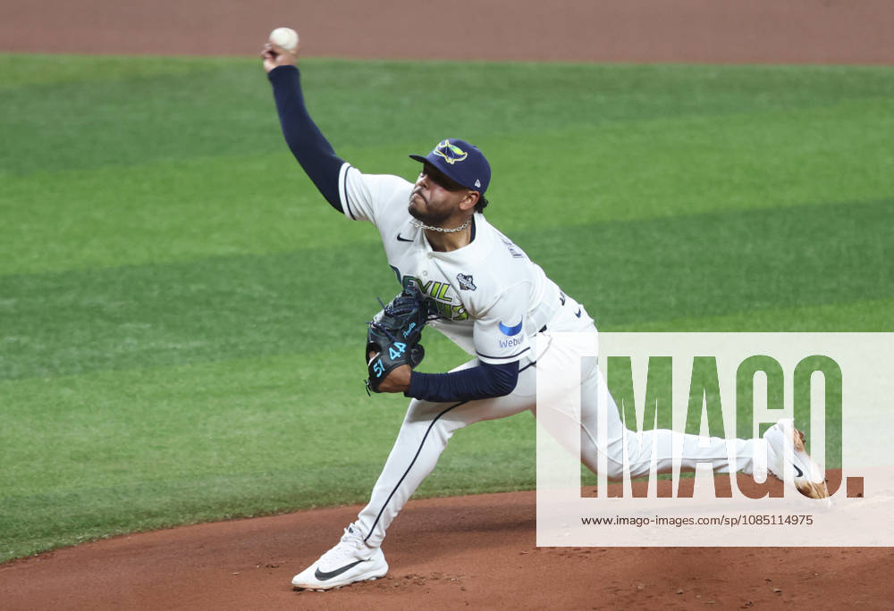 Tampa Bay Rays starting pitcher Freddy Peralta (51) throws against the Milwaukee Brewers in the first inning during game three of the 2026 MLB, Baseball Herren, USA World Series at Tropicana Field in St Petersburg, Florida, on Monday, October 26, 2026. TPB20261026712 AARONxJOSEFCZYK
