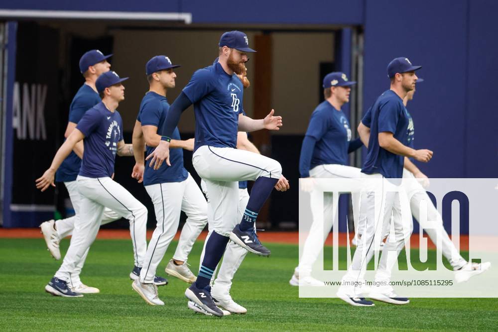 Tampa Bay Rays pitchers stretch and warm up ahead of a game against the Milwaukee Brewers at Tropicana Field in St. Petersburg. MLB, Baseball Herren, USA 2026: World Series: Brewers Vs Tampa Bay Rays: Game 3 - ZUMAs70_ 20261026_zan_s70_001
