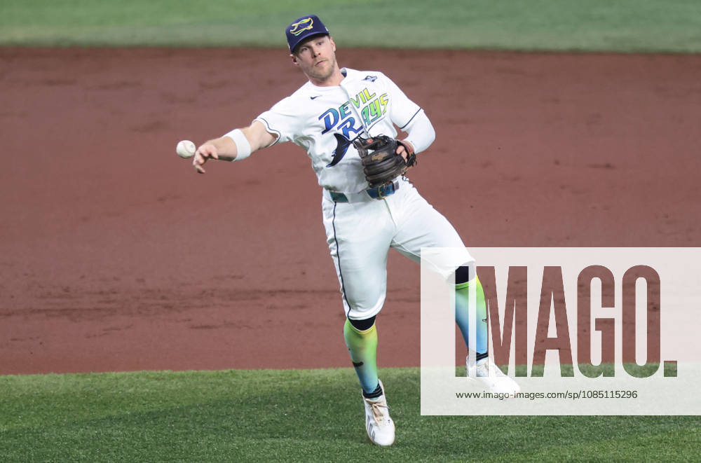 Tampa Bay Rays shortstop Taylor Walls (6) throws out Milwaukee Brewers Brice Trang on an infield grounder in the first inning during game three of the 2026 MLB, Baseball Herren, USA World Series at Tropicana Field in St Petersburg, Florida, on Monday, October 26, 2026. TPB20261026714 AARONxJOSEFCZYK