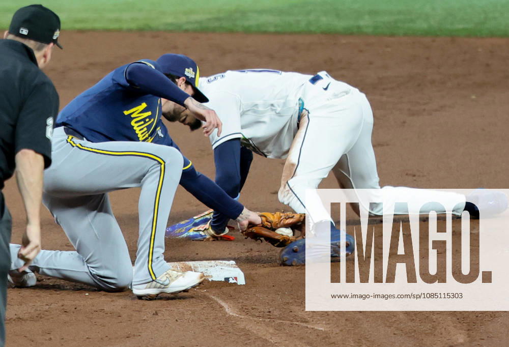 Tampa Bay Rays Chandler Simpson (14) is tagged out stealing second by Milwaukee Brewers second baseman Brice Trang (2) after over-sliding the base in the first inning during game three of the 2026 MLB, Baseball Herren, USA World Series at Tropicana Field in St Petersburg, Florida, on Monday, October 26, 2026. TPB20261026719 AARONxJOSEFCZYK