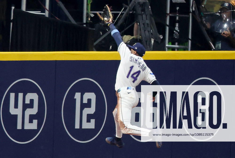 Tampa Bay Rays left fielder Chandler Simpson (14) catches a long fly ball against the wall from Milwaukee Brewer Sal Frelick in the second inning during game three of the 2026 MLB, Baseball Herren, USA World Series at Tropicana Field in St Petersburg, Florida, on Monday, October 26, 2026. TPB20261026720 AARONxJOSEFCZYK