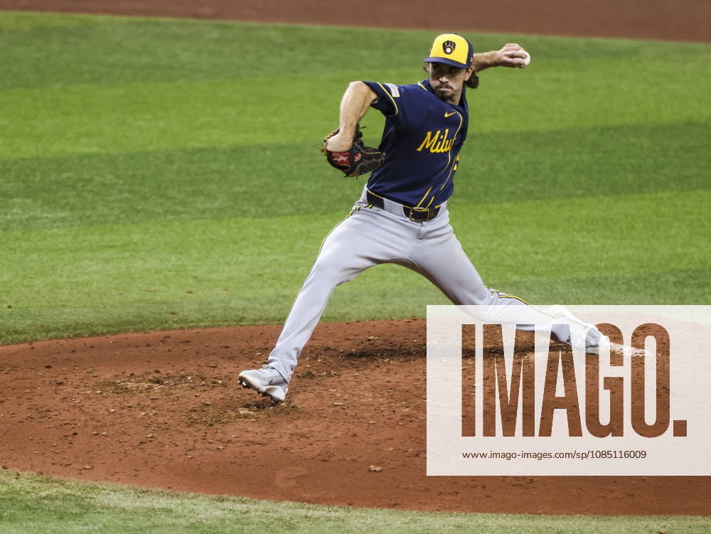 MLB, Baseball Herren, USA World Series Game 3 - Tampa Bay Rays v Milwaukee Brewers Milwaukee Brewers starting pitcher Robert Gasser in action during the Major League Baseball (MLB) World Series Game 3 between the Milwaukee Brewers and Tampa Bay Rays at Tropicana Field in St. Petersburg, Florida, USA, 26 October 2026. ST. PETERSBURG FLORIDA UNITED STATES