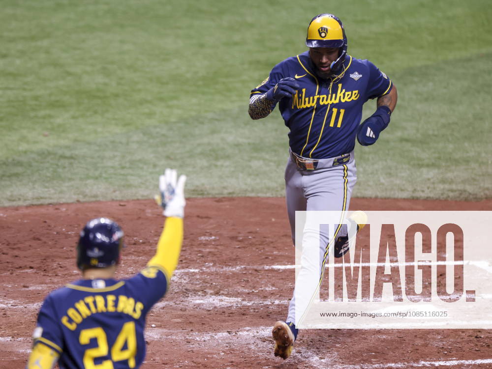 MLB, Baseball Herren, USA World Series Game 3 - Tampa Bay Rays v Milwaukee Brewers Milwaukee Brewers left fielder Jackson Chourio scores during the Major League Baseball (MLB) World Series Game 3 between the Milwaukee Brewers and Tampa Bay Rays at Tropicana Field in St. Petersburg, Florida, USA, 26 October 2026. ST. PETERSBURG FLORIDA UNITED STATES