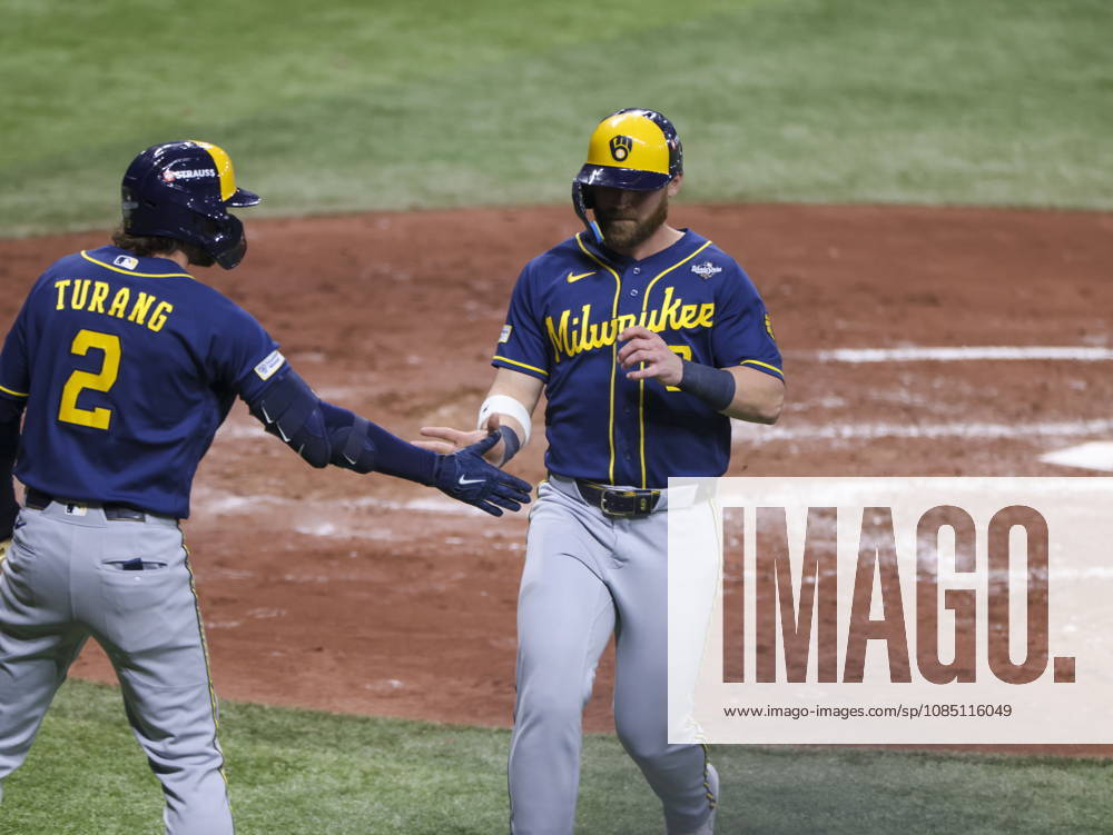 MLB, Baseball Herren, USA World Series Game 3 - Tampa Bay Rays v Milwaukee Brewers Milwaukee Brewers first baseman Jake Bauers (R) celebrates with Milwaukee Brewers second baseman Brice Turang after scoring a run during the Major League Baseball (MLB) World Series Game 3 between the Milwaukee Brewers and Tampa Bay Rays at Tropicana Field in St. Petersburg, Florida, USA, 26 October 2026. ST. PETERSBURG FLORIDA UNITED STATES
