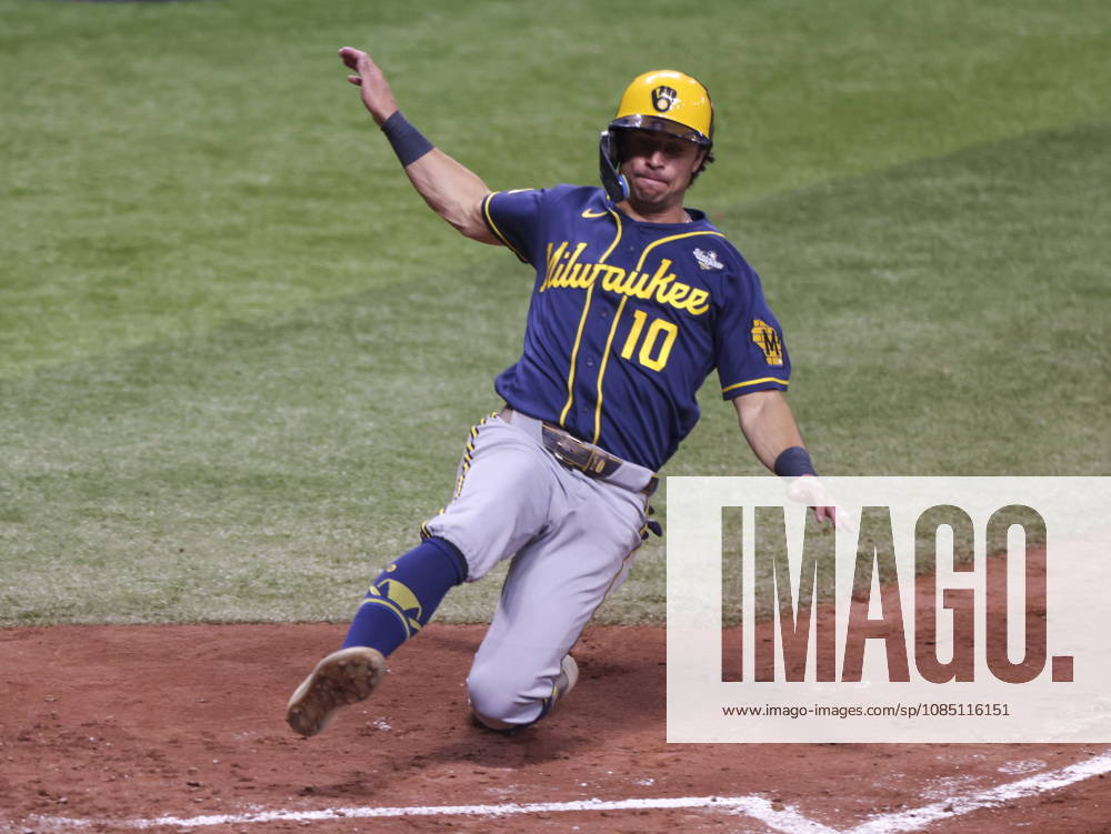 MLB, Baseball Herren, USA World Series Game 3 - Tampa Bay Rays v Milwaukee Brewers Milwaukee Brewers right fielder Sal Frelick comes home to score in the 5th inning during the Major League Baseball (MLB) World Series Game 3 between the Milwaukee Brewers and Tampa Bay Rays at Tropicana Field in St. Petersburg, Florida, USA, 26 October 2026. ST. PETERSBURG FLORIDA UNITED STATES